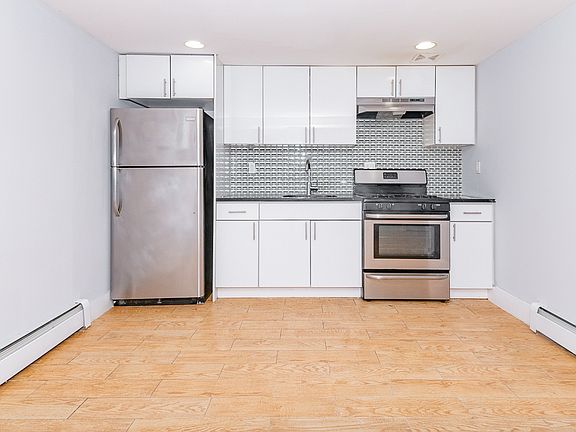 2nd image of 850 Macon St #1