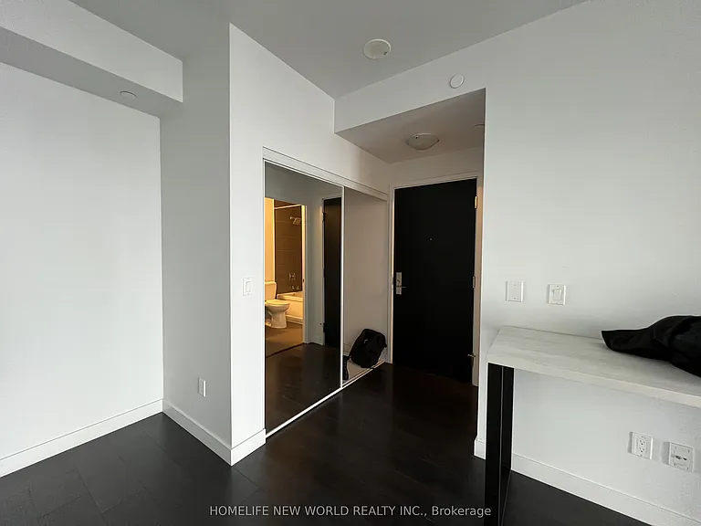 8 Eglinton Ave E #4806 — Photo 2