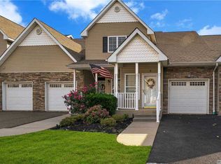9 Pond Cir, Mount Sinai, NY 11766