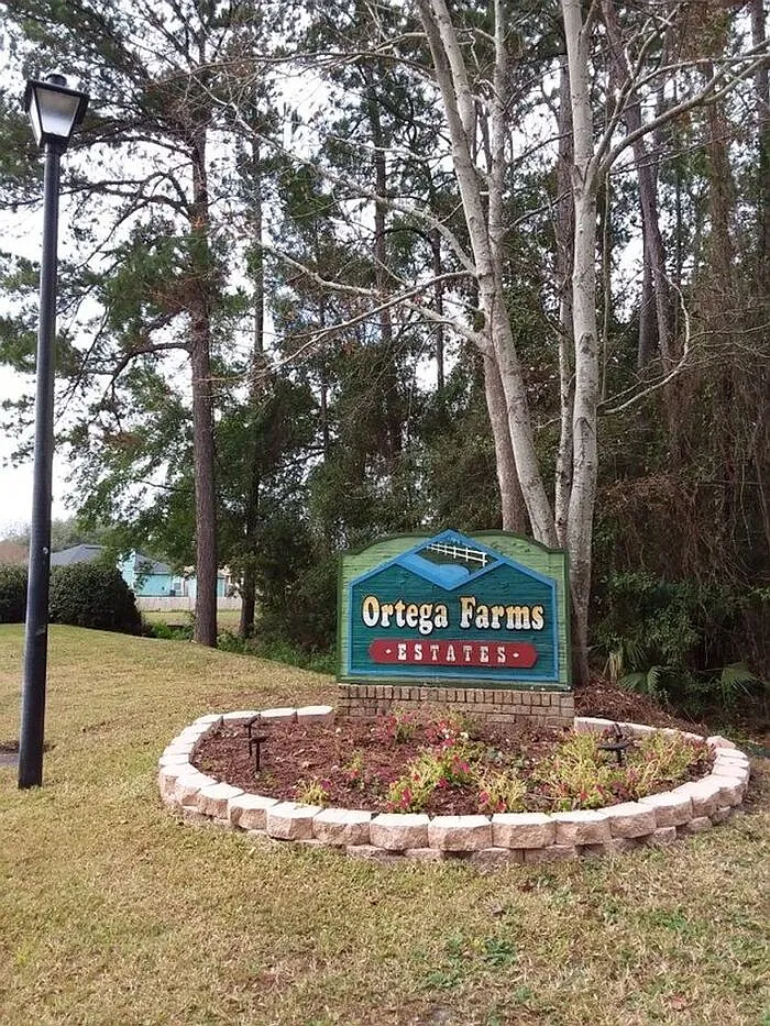 3 bed, 2.0 bath, 1610 sqft, $1,890 — Photo 3
