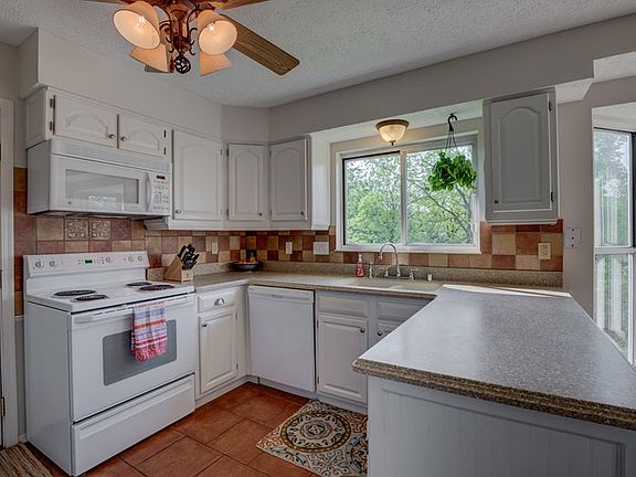 3rd image of 5433 Stone Hill Dr