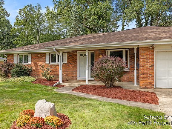 4th image of 15 Birch Hill Dr
