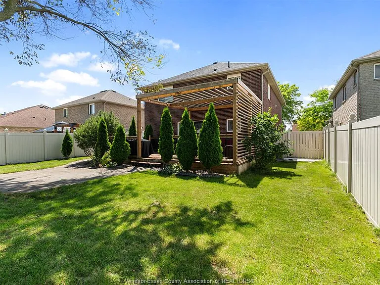 1376 Lakeview Ave — Photo 44