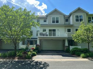 2710 New Century Pl E, Maplewood, MN 55119