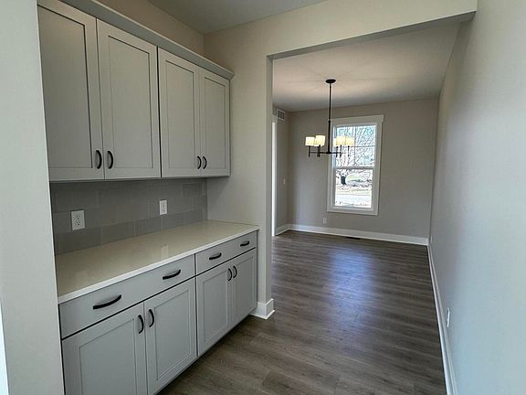 5th image of 562 Lincoln Lawns Dr NW