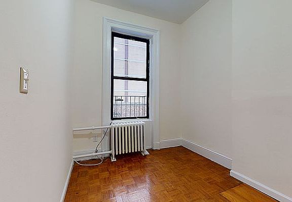4th image of 720 2nd Ave #11