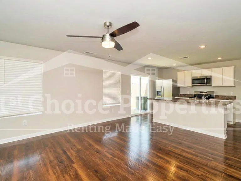 211 Driftwood Ln #4 — Photo 5
