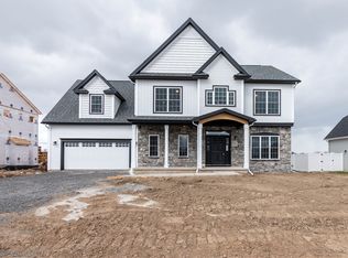 9 Giovanni Ln, Parma, NY 14468