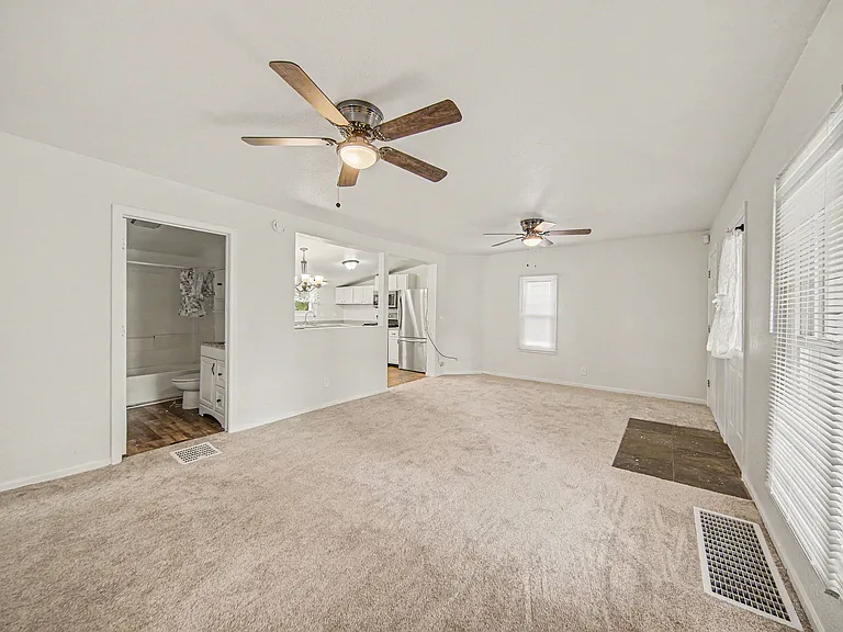 300 E Argyle St — Photo 3