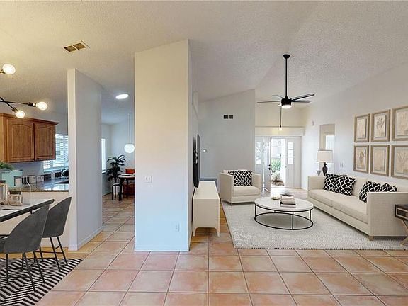 4th image of 732 Heather Glen Cir