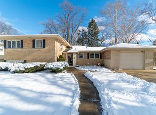 142 Millbrook Ln #4, Wilmette, IL