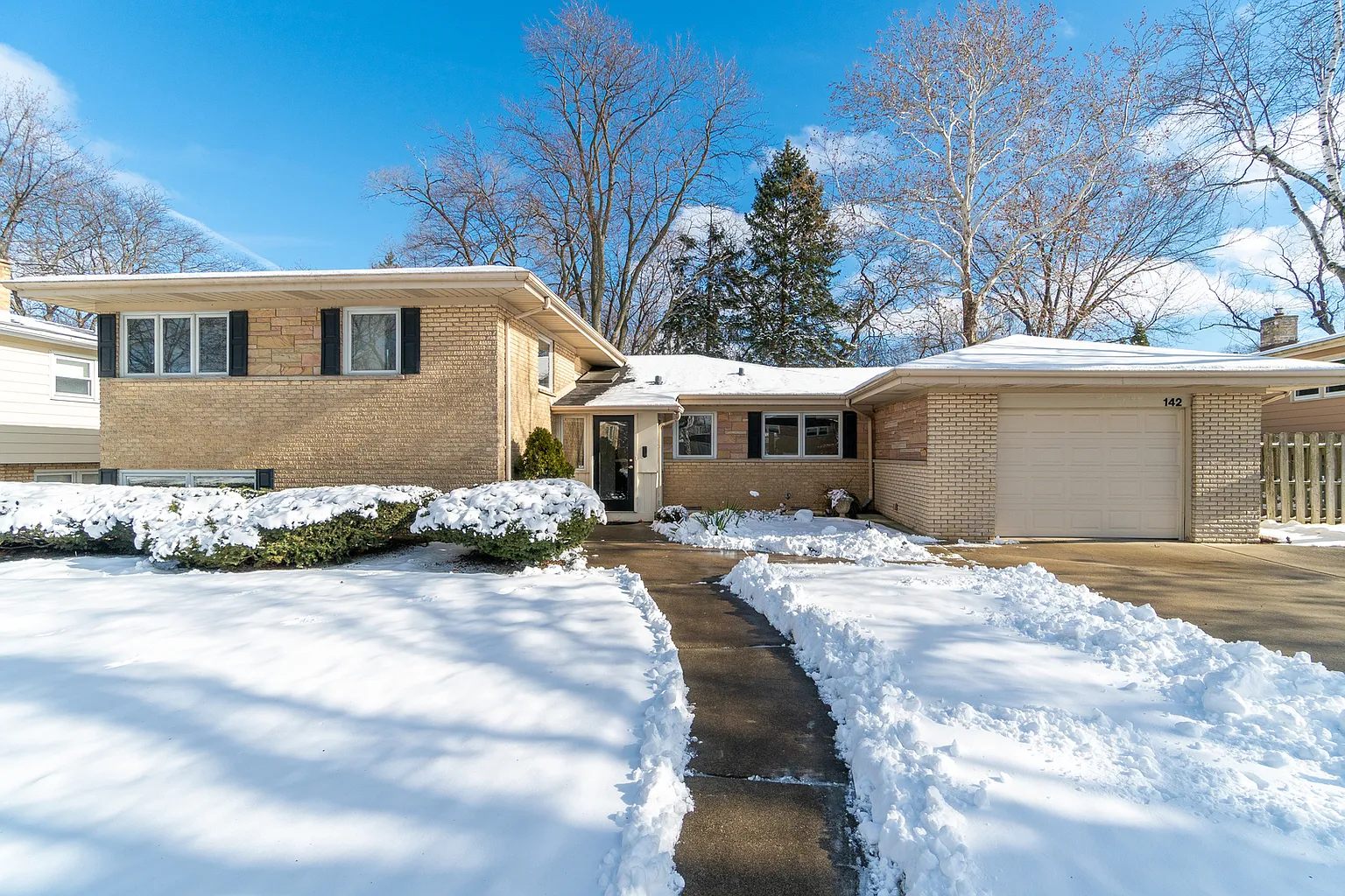 142 Millbrook Ln #4 photo 1