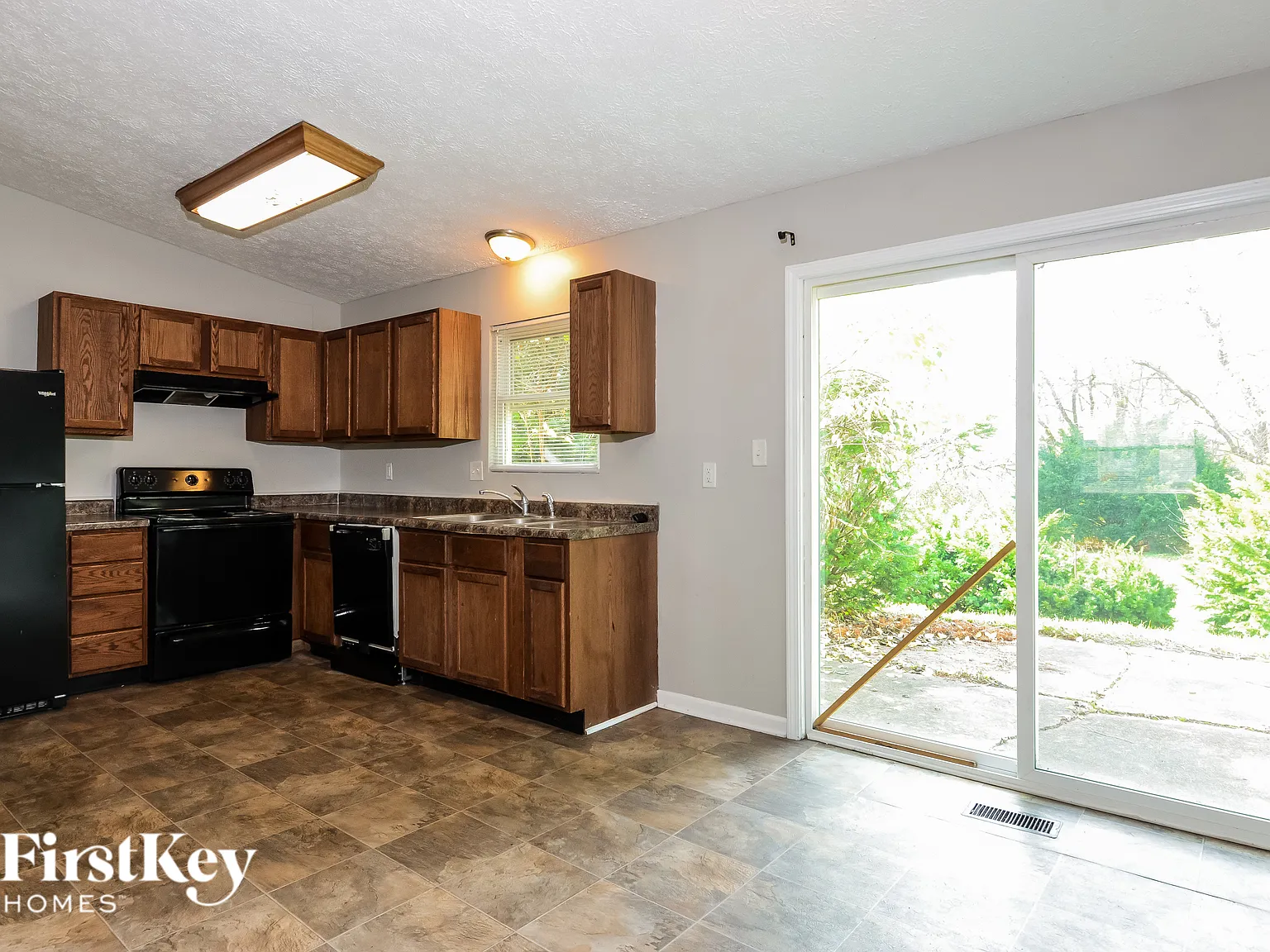3 bed, 2.0 bath, 1604 sqft, $1,960 — Photo 4