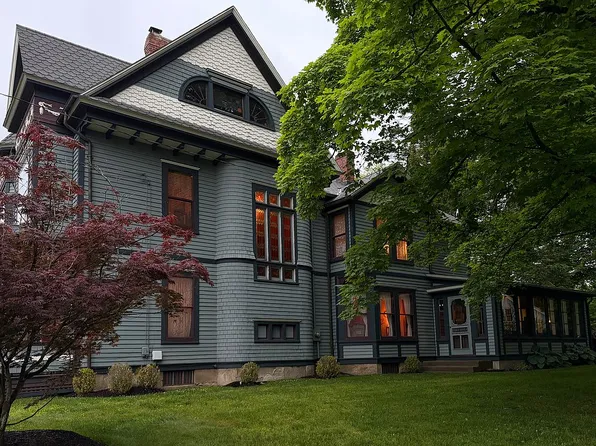 33 S Main St, New Milford, CT 06776