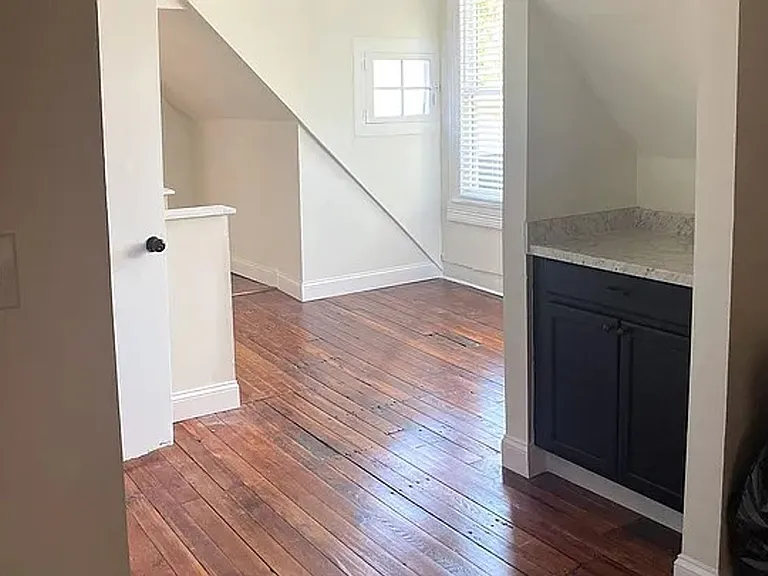 114 Blackburn Ave — Photo 4