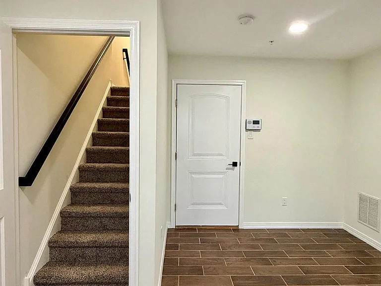 153 Mercer Ct — Photo 6