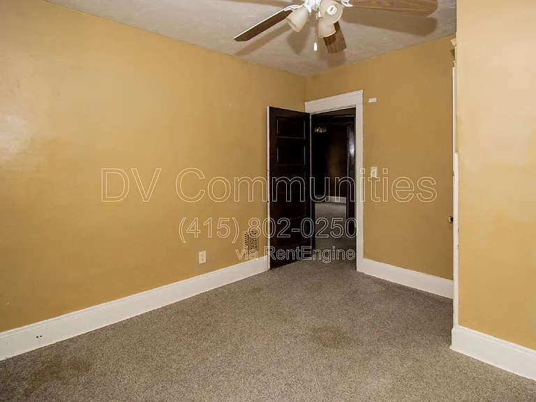 9711 Parmelee Ave — Photo 9