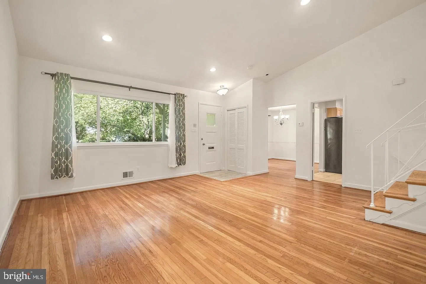 4 bed, 2.5 bath, 2481 sqft, $4,750 — Photo 2
