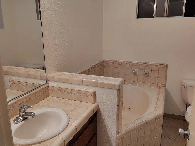 123 W Liberty St — Photo 11