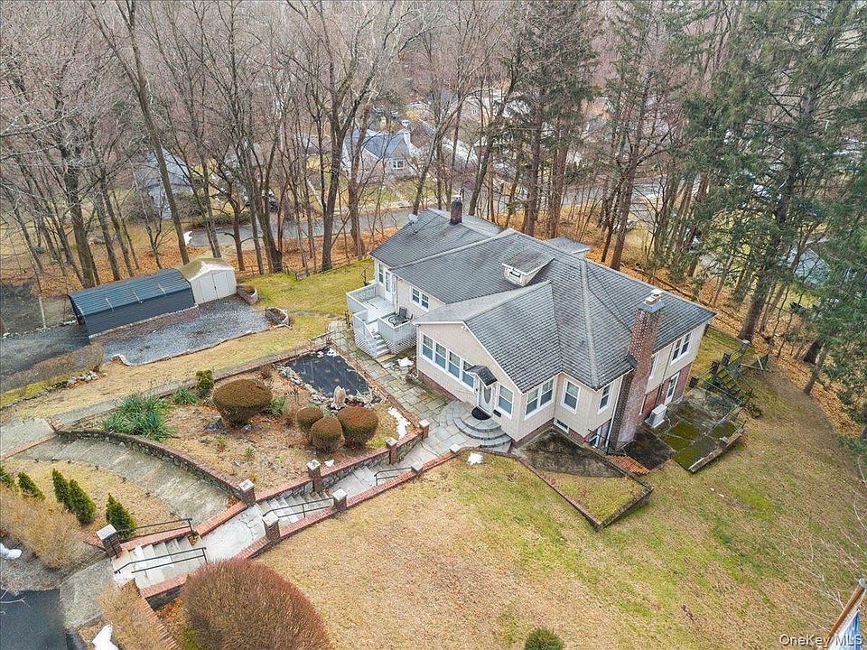 1st image of 9 Crescent Hill Drive