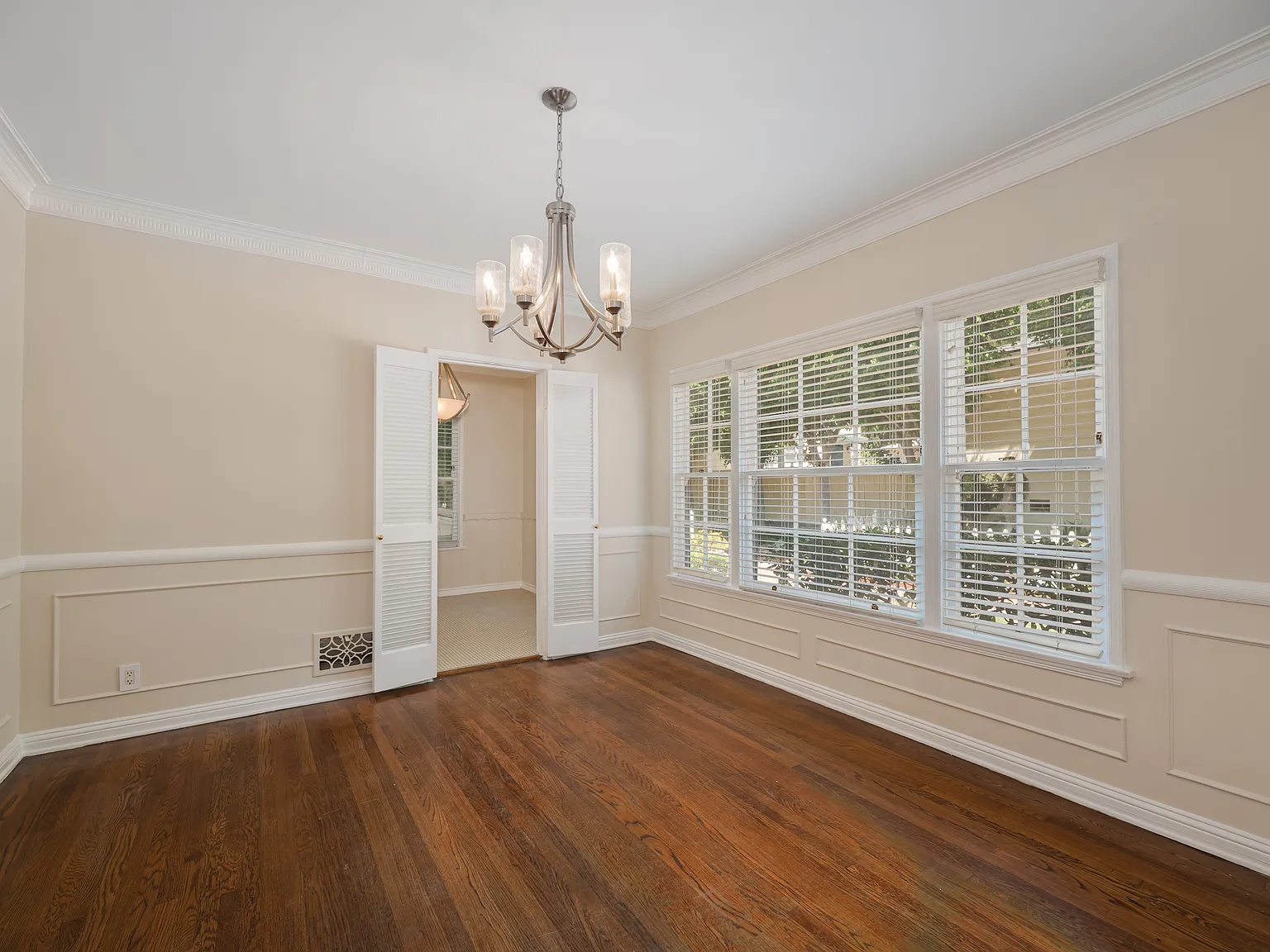 4 bed, 2350 sqft, $8,300 — Photo 4