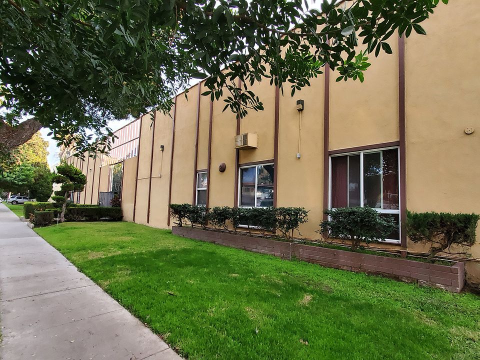 1st image of 1818 W Sumac Ln APT 4B