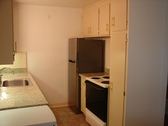 5th image of 57 Ross Ave APT 6