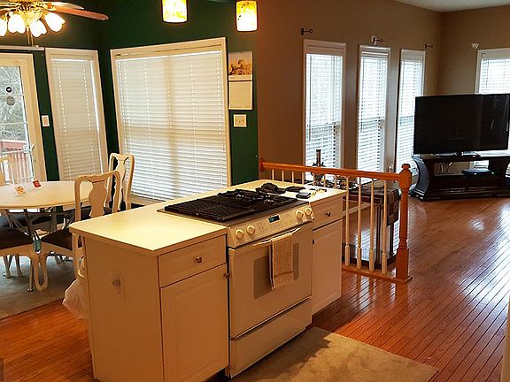 4th image of 35 Varone Dr