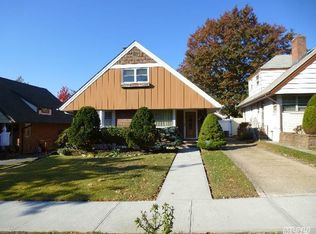5310 217th St, Bayside Hills, NY 11364