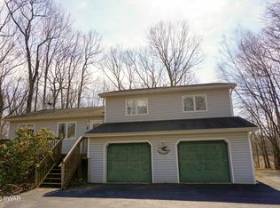 102 Hawk View Ct, Milford, PA 18337