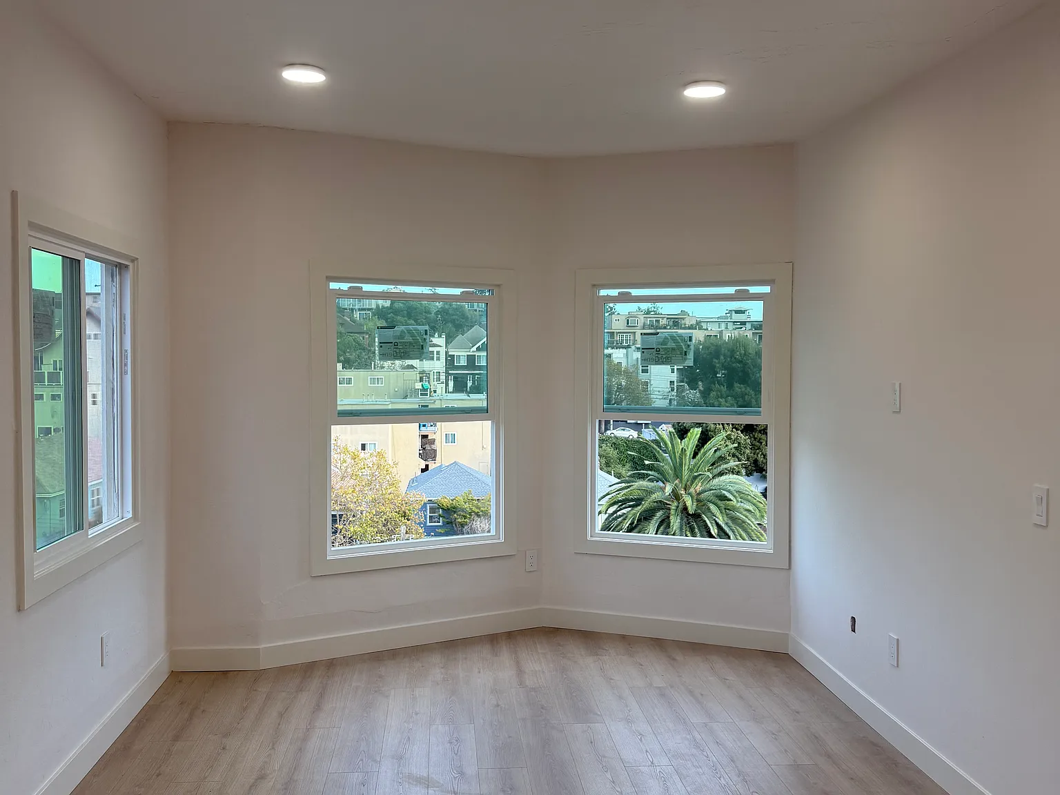2 bed, 850 sqft, $3,995 — Photo 3