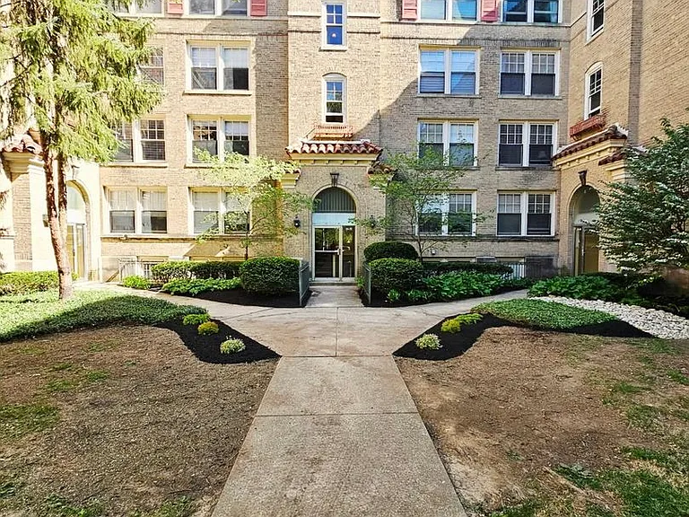 Madison Court — Photo 25