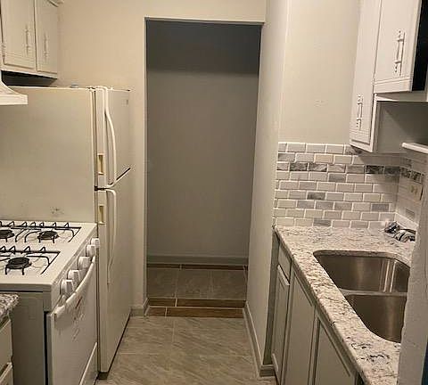 3rd image of 59 Briar St APT G3