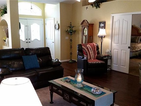 2nd image of 4133 Foxwood Blvd