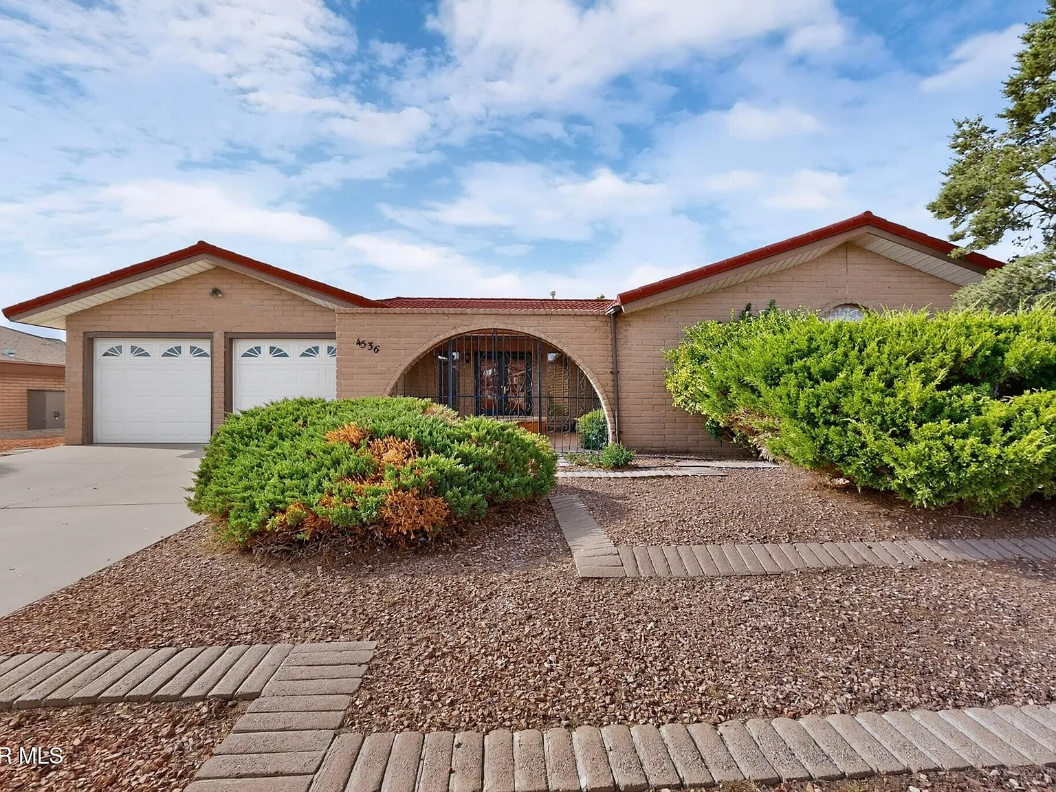 3 bed, 2.0 bath, 2267 sqft, $2,050 — Photo 1