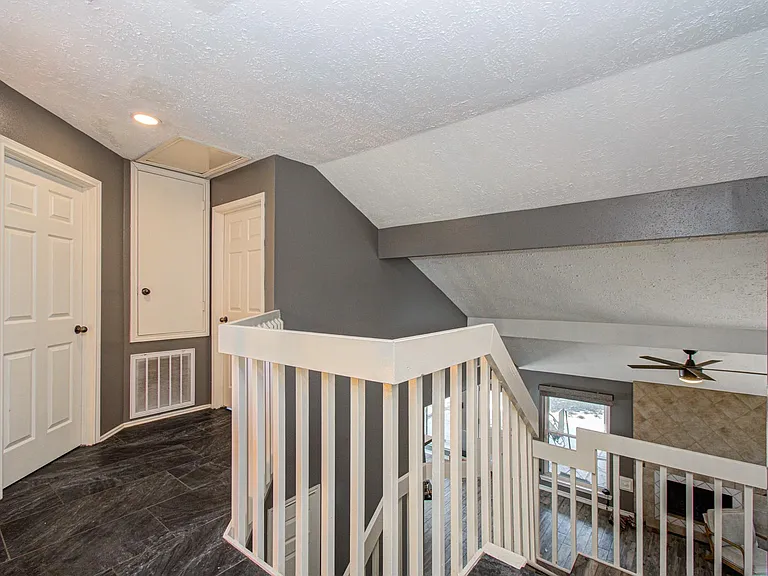 2122 Courtshire Ln — Photo 20