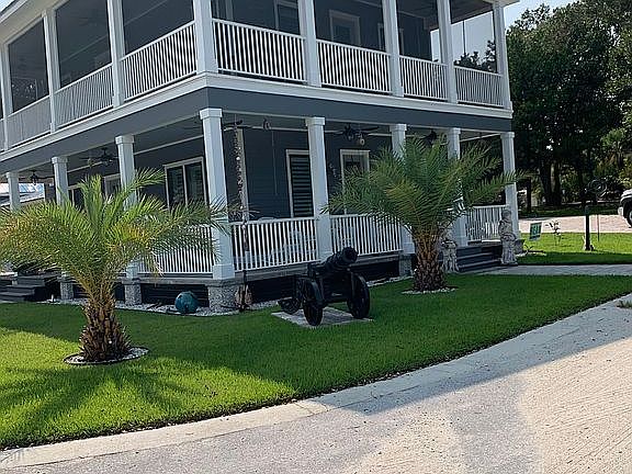 2nd image of 1122 San Fernando St