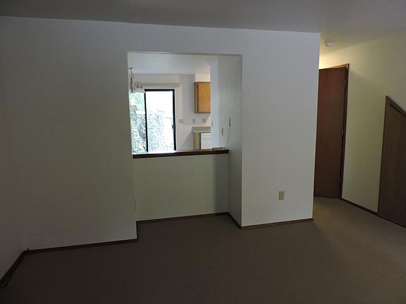 3rd image of 591 Fairview St APT A