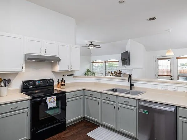 536 W Metcalfe St — Photo 15