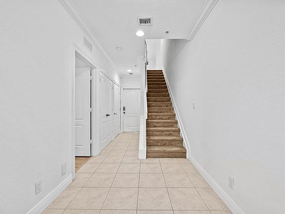 2nd image of 530 S Federal Hwy APT 3