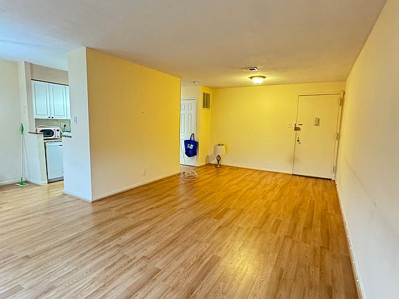 2nd image of 121 Cortelyou Ave APT 2