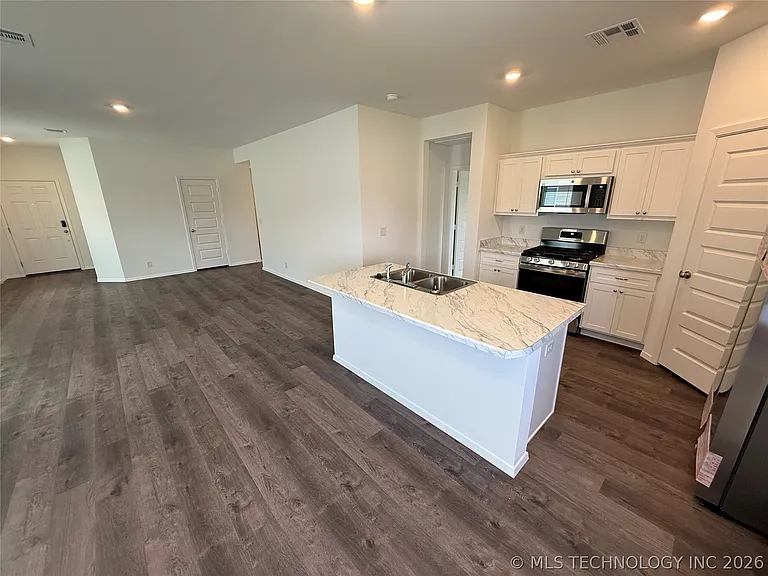 11822 S 279th East Ave — Photo 4