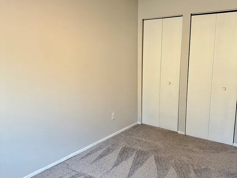 923 E College St #9 — Photo 9