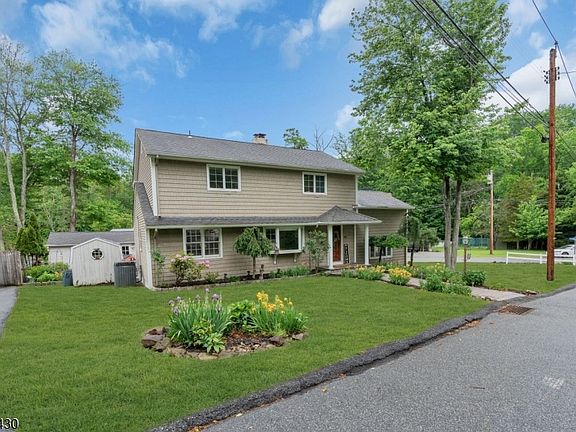 5th image of 30 Laurel Dr