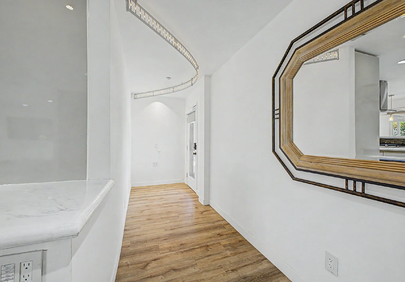 3 bed, 2.0 bath, 1720 sqft, $3,095 — Photo 4