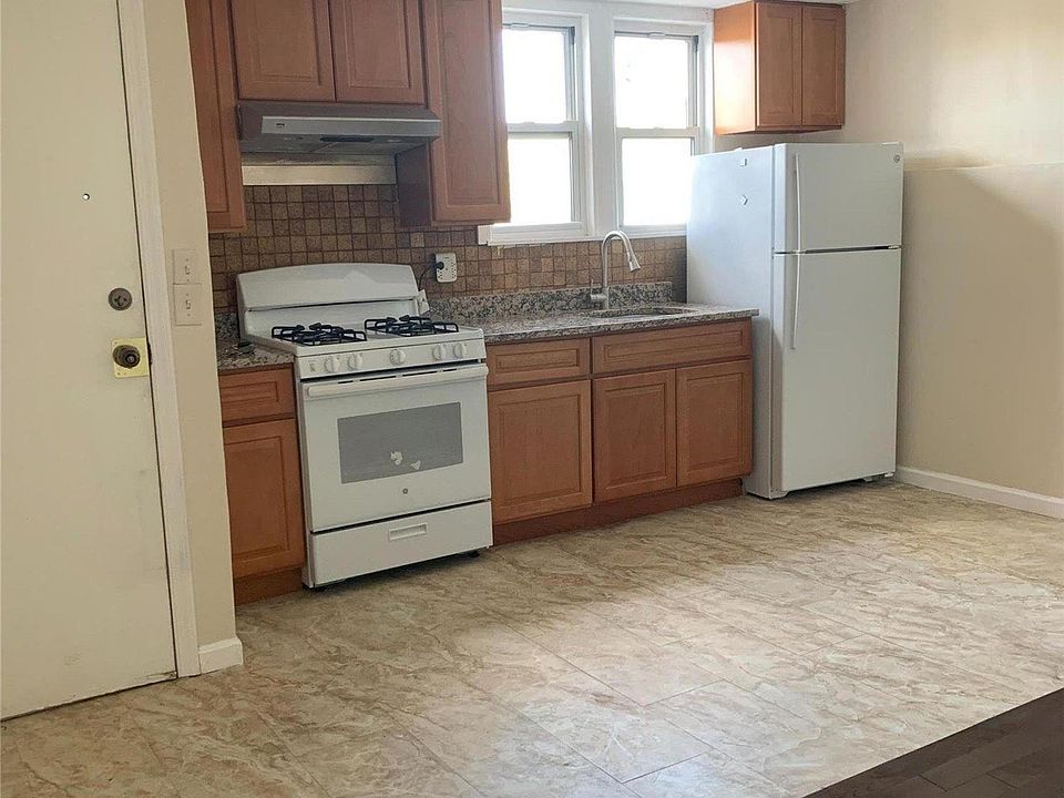 1st image of 202 Jericho Tpke APT 2
