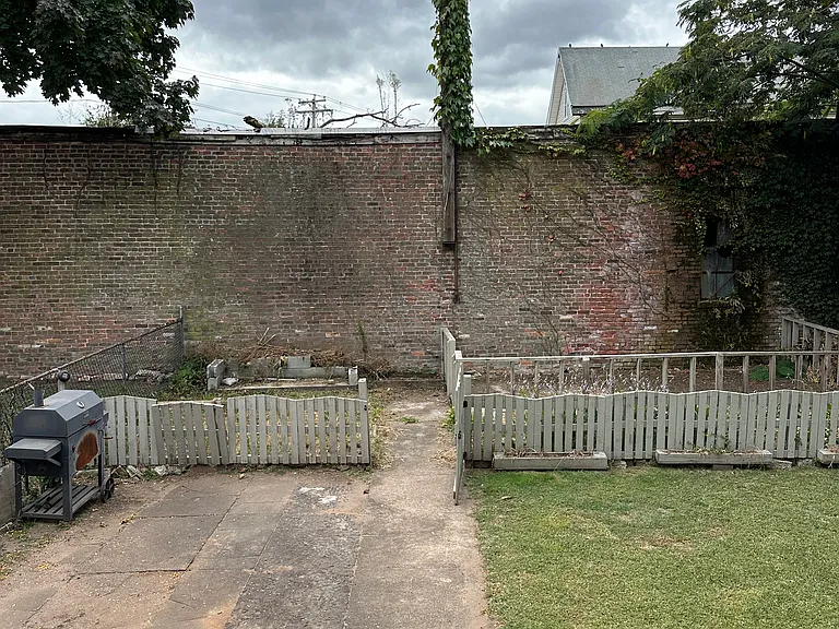 8 Arch St #A — Photo 11