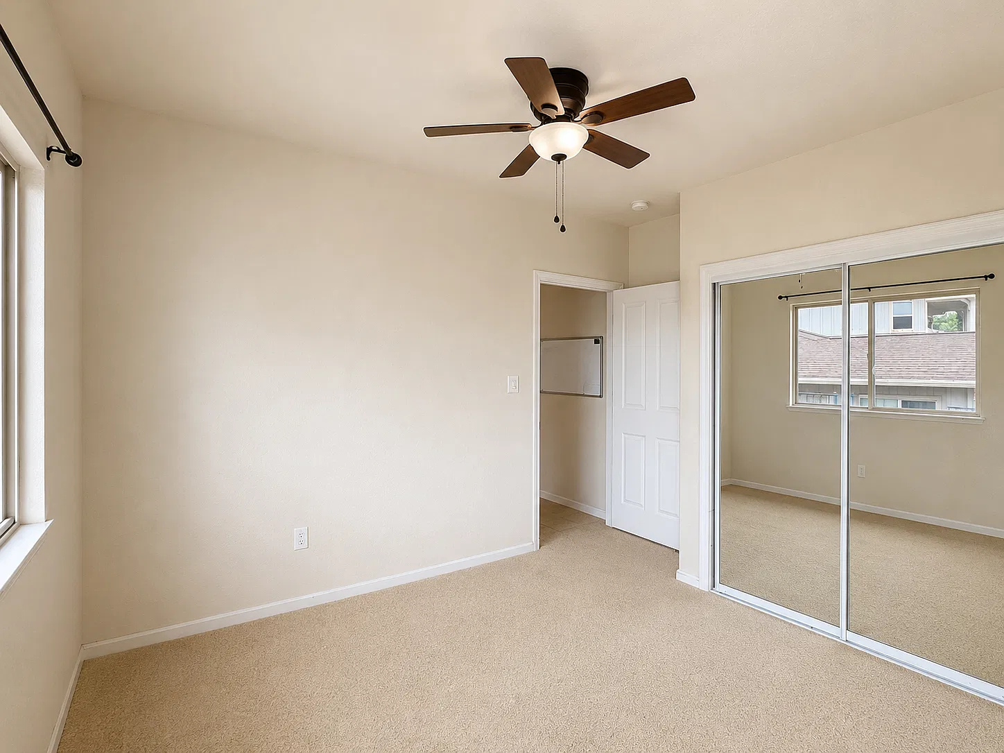 217 Hooulu Ln — Photo 3