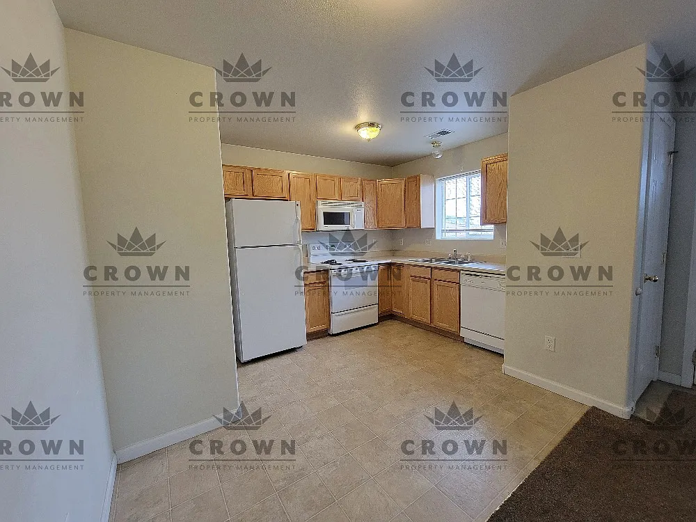 3 bed, 1200 sqft, $1,375 — Photo 3