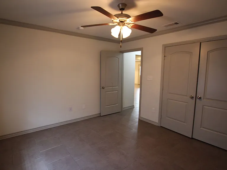 Beautiful 3 Bedroom 2 Bathroom Townhouse In South Tyler! Now Offering 1/2 Off First Full Months R... — Photo 25